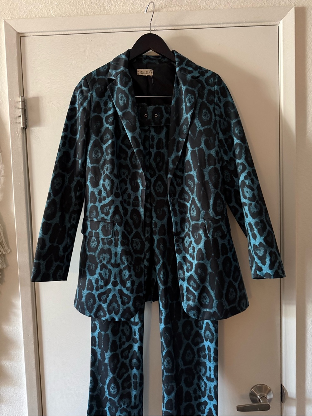 Classy Black&Teal Leopard Printed Blazer with Matching Pants & Belt